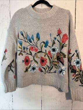 Pom & Co Floral Embroidered Crewneck Sweater - Light Gray
